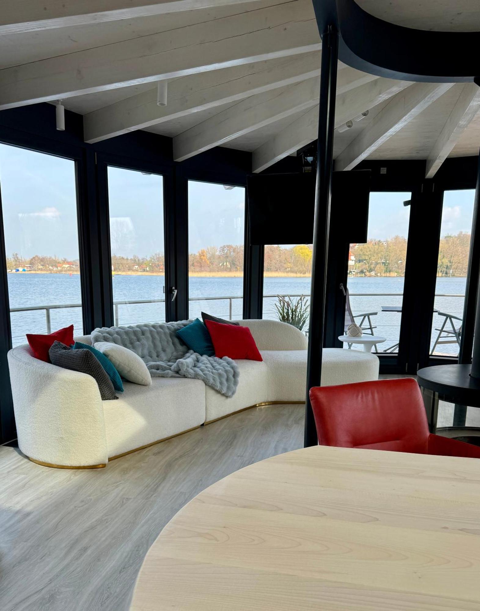 Luxus Floating Home Shanti 2 Gallin Exterior photo